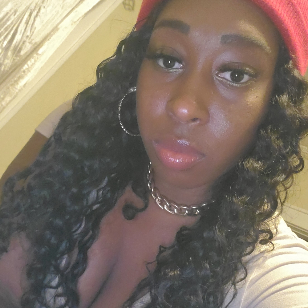 Meet your Posher, Dominique
